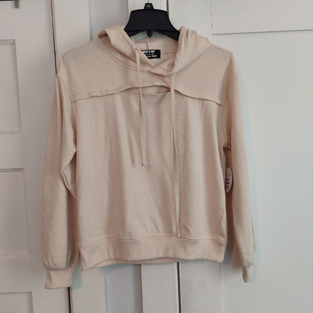 Jolie & Joy Womens Cream Pullover  Sweatshirt Peek A Boo Front And Open Back Med